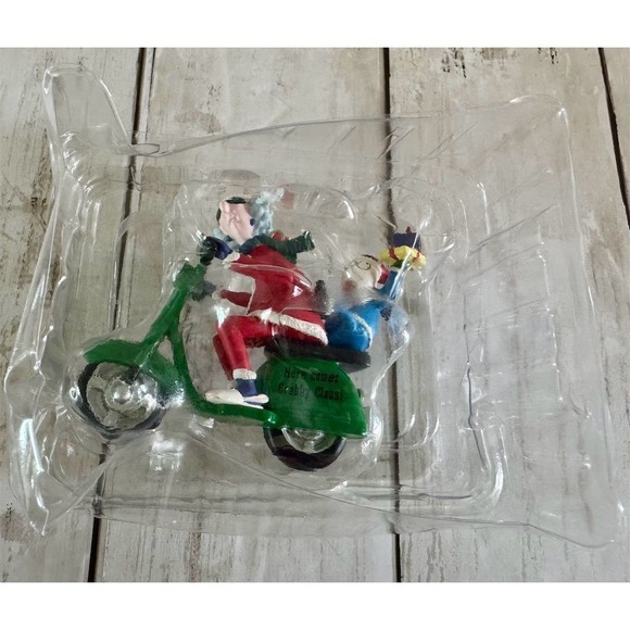 Hallmark Keepsake Ornament 2011 Maxine "Here Comes Crabby Claus!" - New in Box - Picture 7 of 7